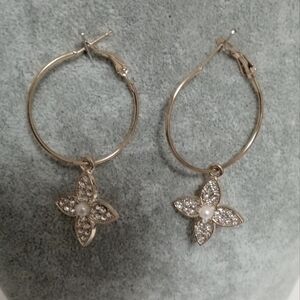 Elegant Gold Hoop Earrings with Floral Design pearl in center with rinestones